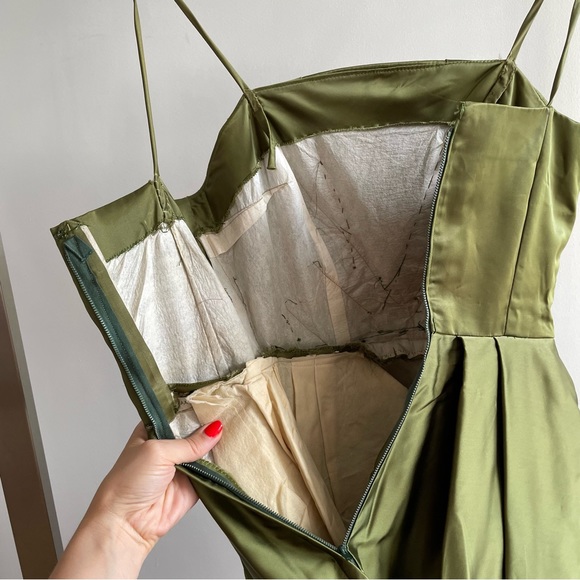 1950s Vintage Green Satin Petal Cocktail Dress - Picture 6 of 7